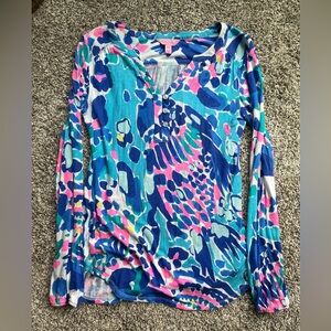 Lilly Pulitzer Long Sleeved Top in SZ XXS FABRIC IS VERY STRETCHY.